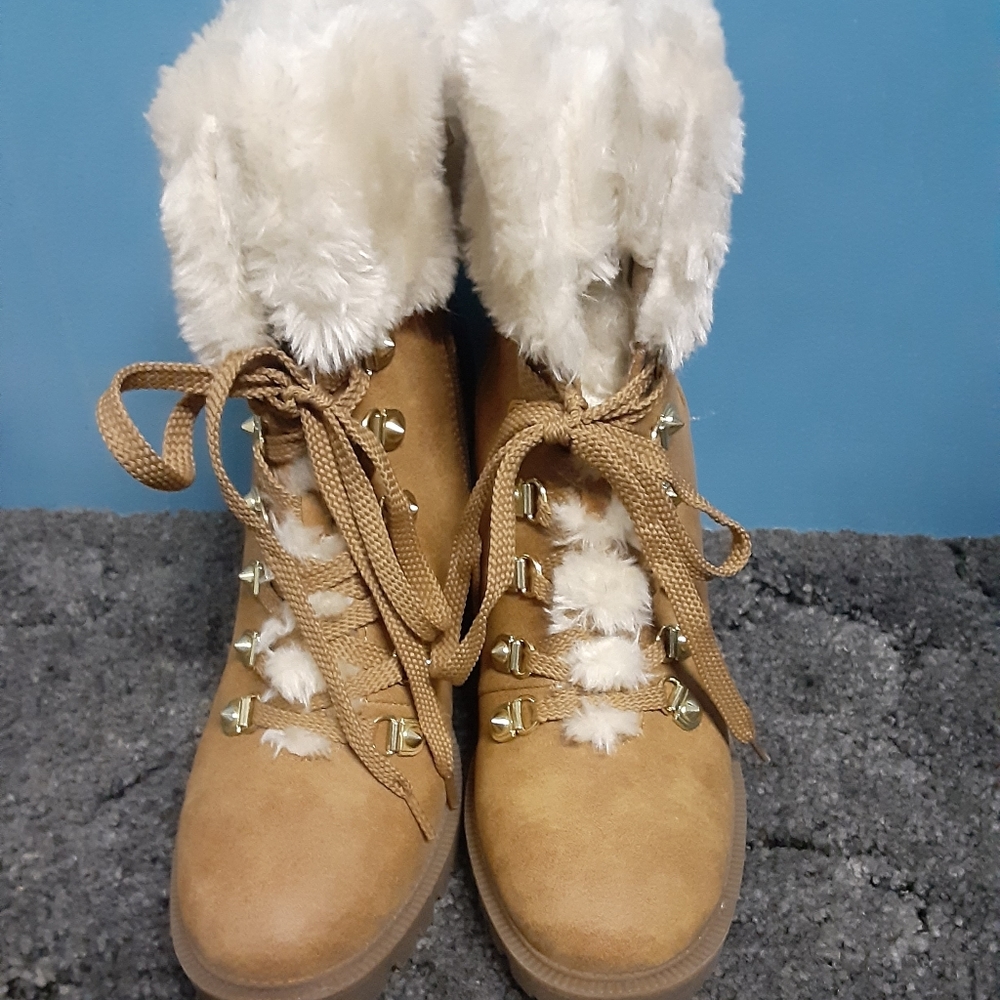 G by Guess tan chunky booties w/ fur